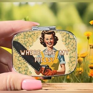 BNWT “Where Are My Pills” 2 Compartment Pill Case